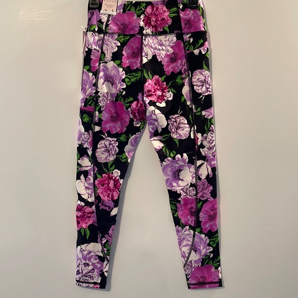 NWT Victoria’s Secret Incredible Essential Leggings - Picture 10 of 16